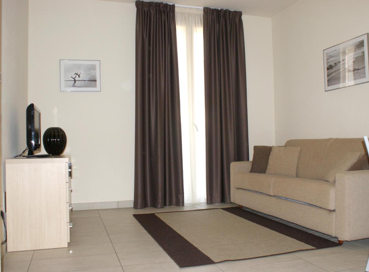 Residence Belmare Ріміні Екстер'єр фото