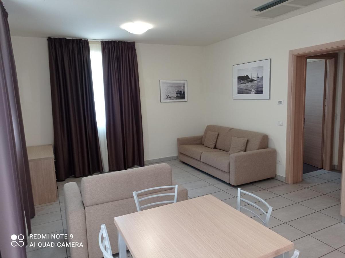 Residence Belmare Ріміні Екстер'єр фото